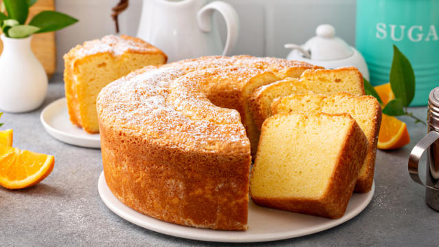 POUND CAKE PAN WITH CENTER TUBE & COVER