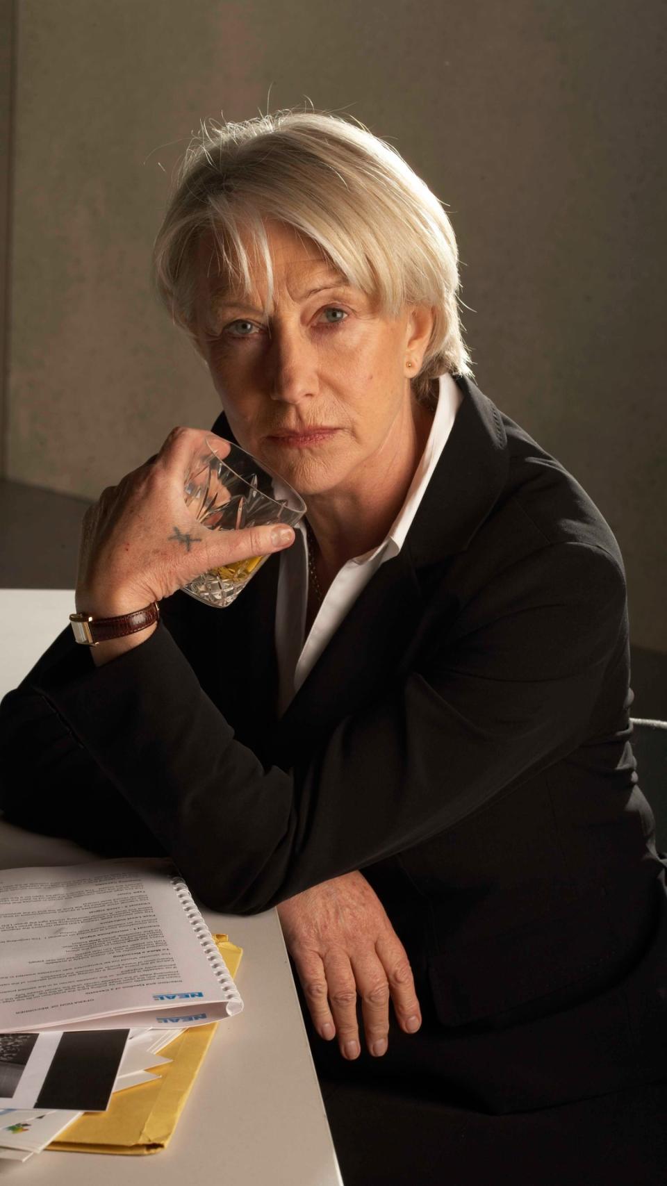 Helen Mirren as DCI Jane Tennison.