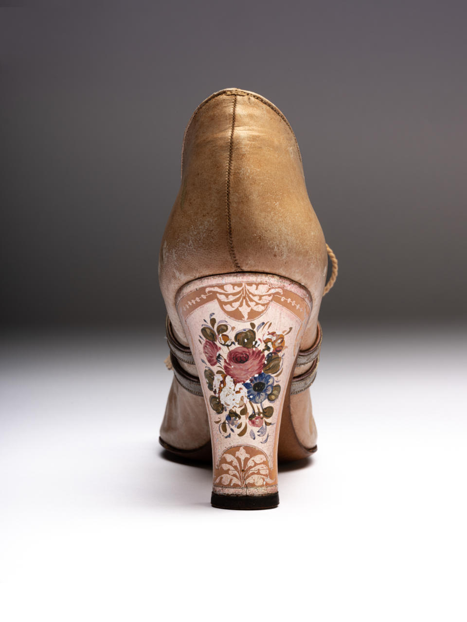 Kidskin laced shoe with hand-painted heel, 1927.