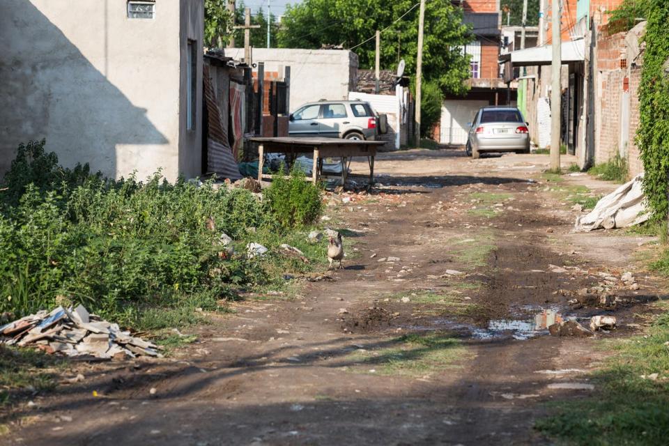 Villa Fiorito sigue siendo ese barrio humilde donde hay que pelearla para llegar a fin de mes