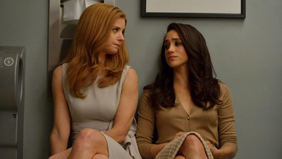 Meghan-Markle-Sarah-Rafferty-Suits