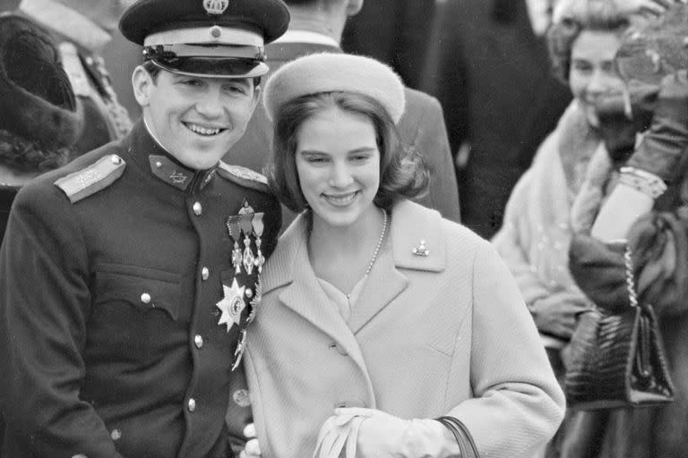 La princesa Anne-Marie y el príncipe heredero Constantino posan para una foto en Atenas, en enero de 1963. (Erik Petersen/Ritzau Scanpix via AP, File)