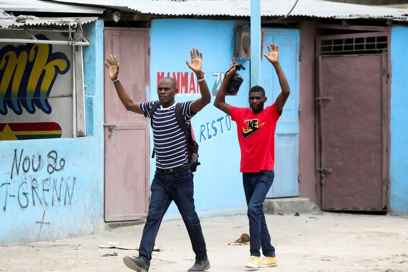 Residents flee their homes after gun-battles between rival gangs in Port au Prince