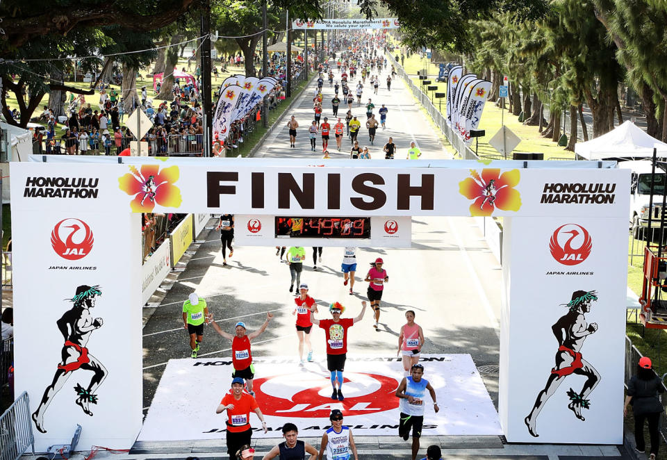 Competitors cross the finish line at the 2017 Honolulu Marathon. Source: Getty Images