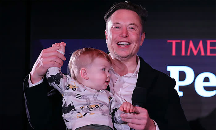 Elon Musk con su hijo X