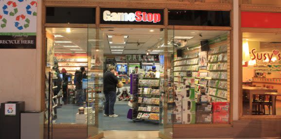 GameStop looks to alternative payments to boost holiday sales.