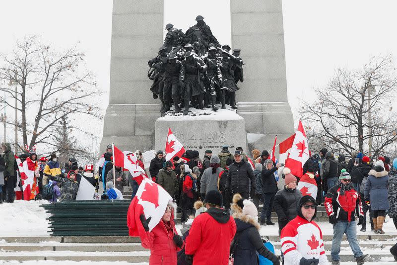 Truckers and supporters continue to protest COVID-19 vaccine mandates in Ottawa