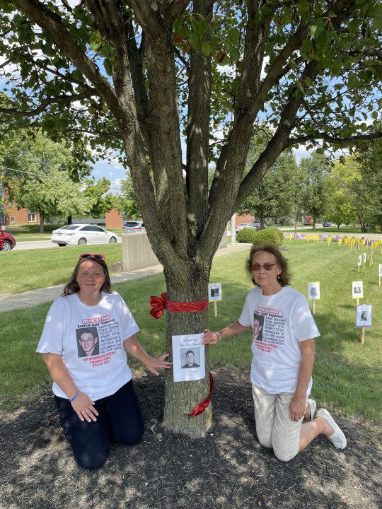 Aimee Chapman and Judy Rafferty at a missing persons event (Photo courtesy/Help Find Andy Chapman).