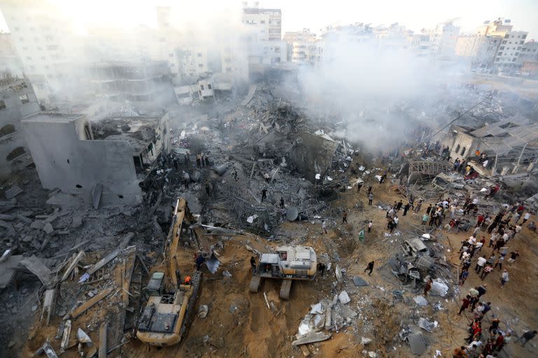 Destrucción tras un bombardeo israelí en la Ciudad de Gaza. (AP/Abed Khaled)