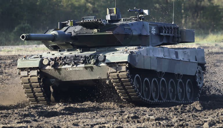 Rusia asegura que los tanques occidentales “arderán” si se entregan a Ucrania
