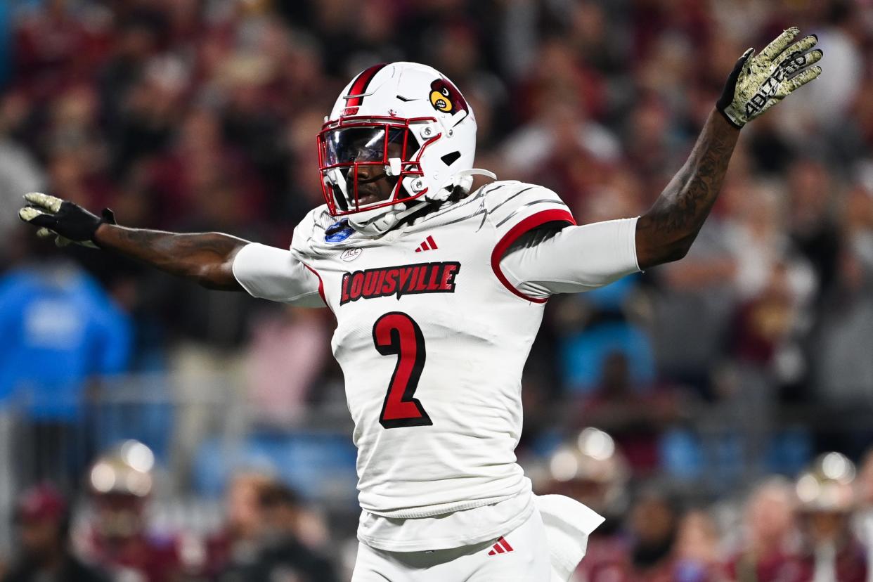 Louisville Cardinals defensive back Jarvis Brownlee Jr. (2) reacts in the second quarter against the Florida State Seminoles.