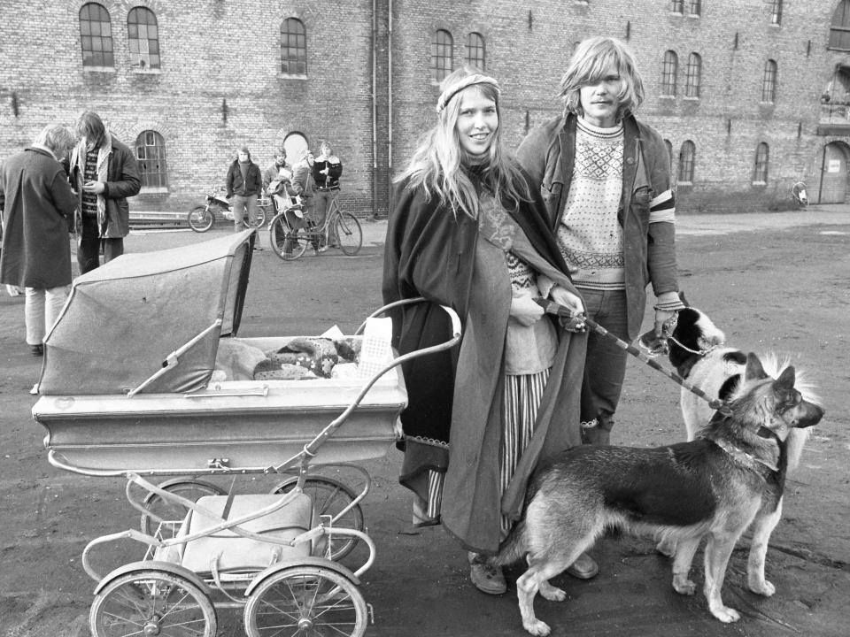 A couple and their child and dogs inside Christiania in 1976.