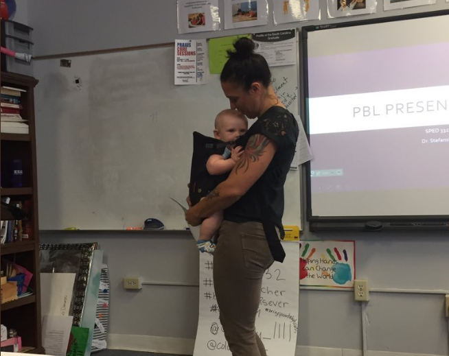 A college professor helps with childcare while teaching a class. (Photo: Twitter)