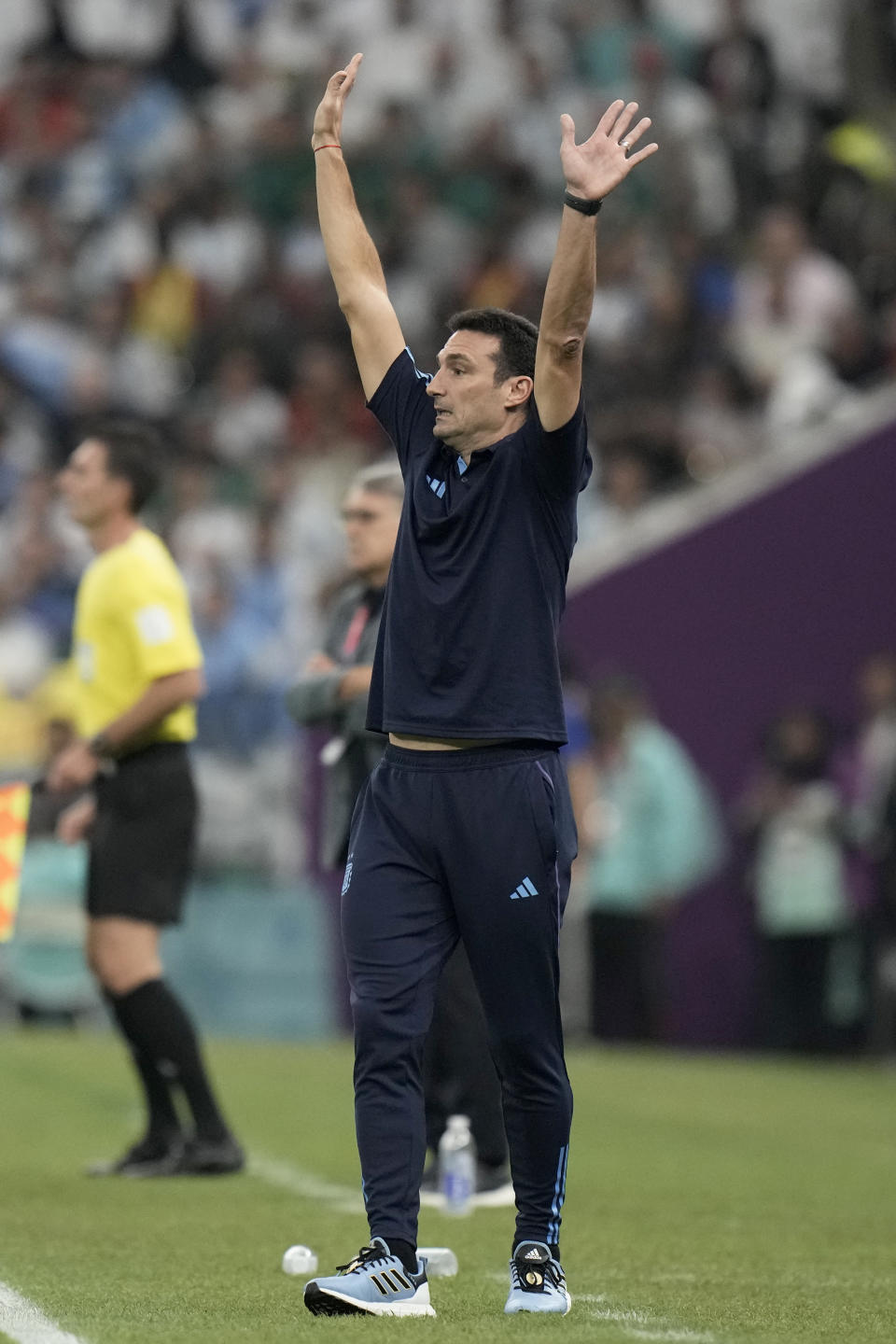 Argentina's head coach Lionel Scaloni gestures during the World Cup group C soccer match between Argentina and Mexico, at the Lusail Stadium in Lusail, Qatar, Saturday, Nov. 26, 2022. (AP Photo/Moises Castillo)