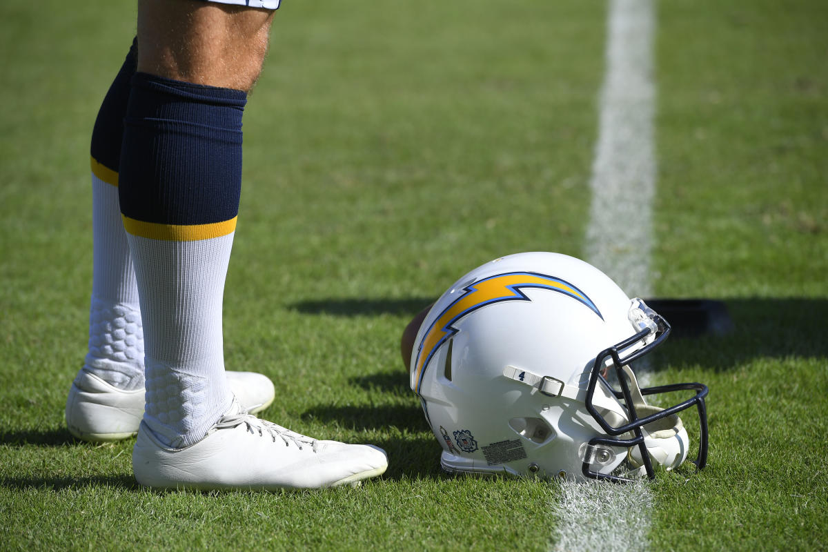 Chargers unveil new uniform - High Average