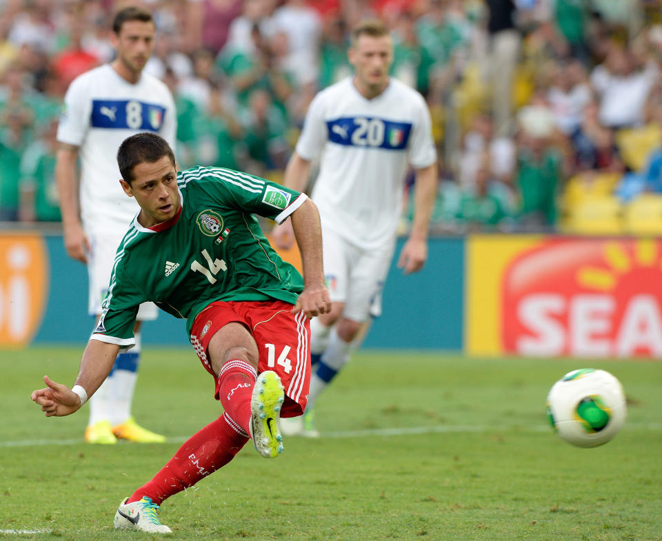 RIO DE JANEIRO, BRAZIL - JUNE 16: Javier Hernandez of Mexico scores his team's first goal from a penalty kick to make the score 1-1 during the FIFA Confederations Cup Brazil 2013 Group A match between Mexico and Italy at the Maracana Stadium on June 16, 2013 in Rio de Janeiro, Brazil. (Photo by Claudio Villa/Getty Images)