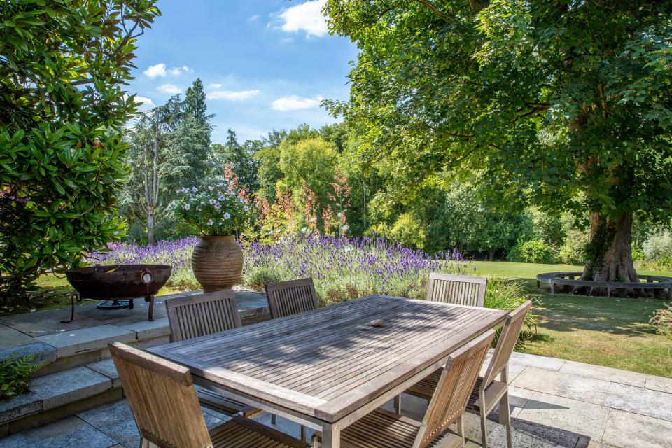 Another dining area in the gardens of Alscot Lodge