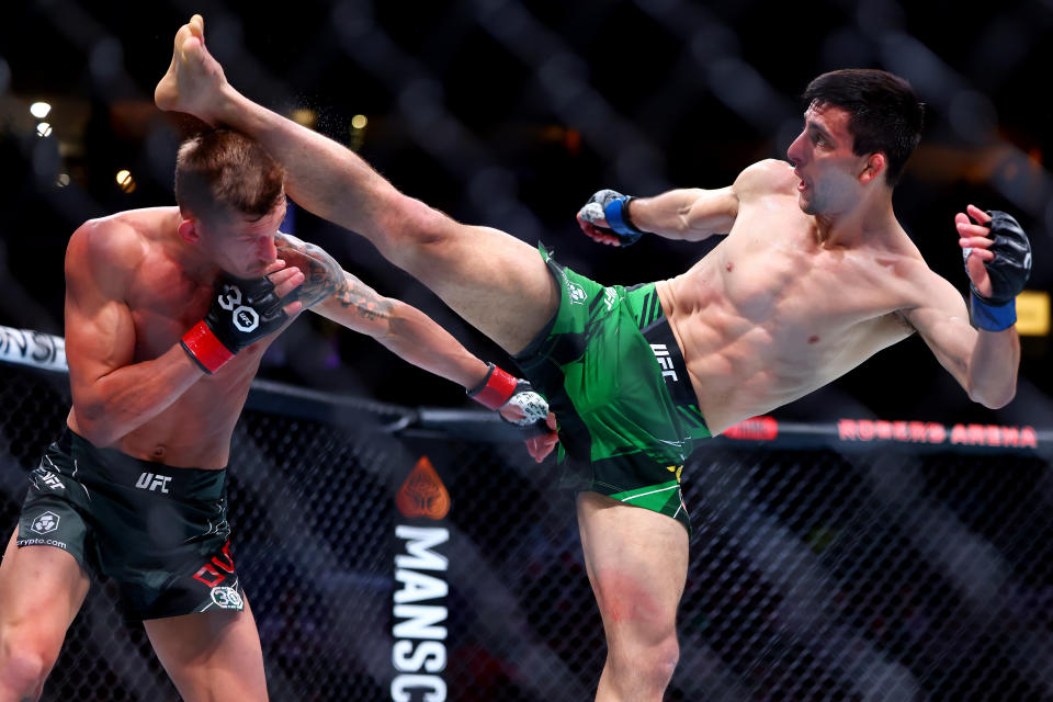 Jun 10, 2023; Vancouver, BC, Canada; Stephen Erceg moves in with a kick as David Dvorak defends during UFC 289 at Rogers Arena. Mandatory Credit: Sergei Belski-USA TODAY Sports