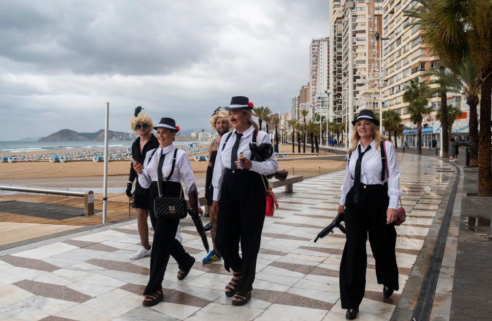 Los británicos, de carnaval en Benidorm con los contagios disparados