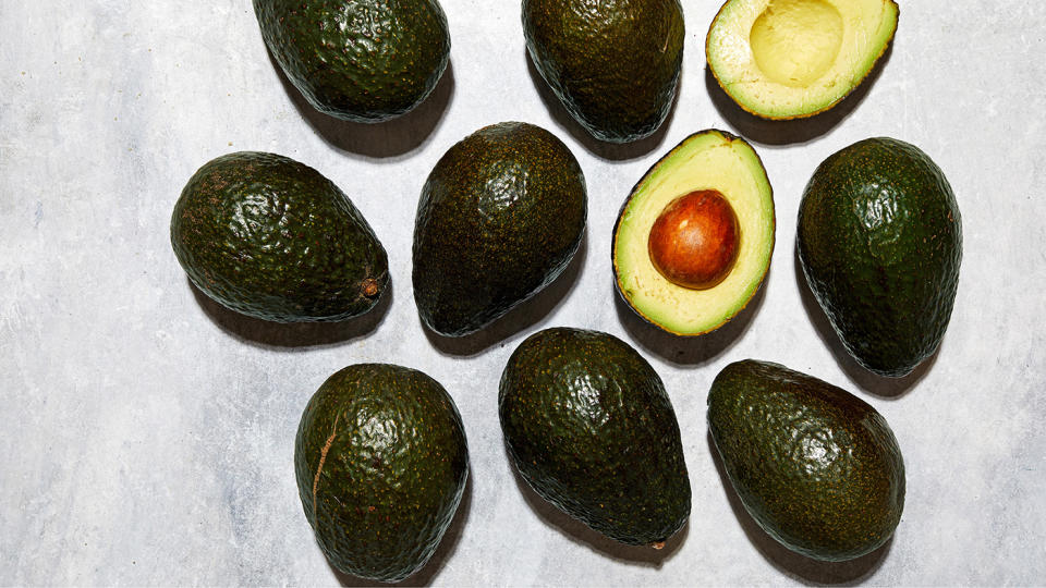 Avocados erfreuen sich großer Beliebtheit – gerieten aber auch vermehrt in die Kritik. (Bild: Getty Images)