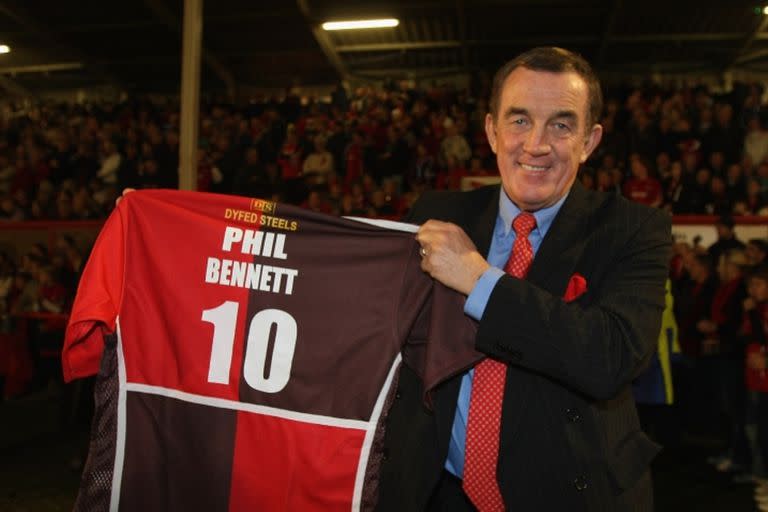 Phil Bennett ya retirado, pero siempre recordado y agasajado