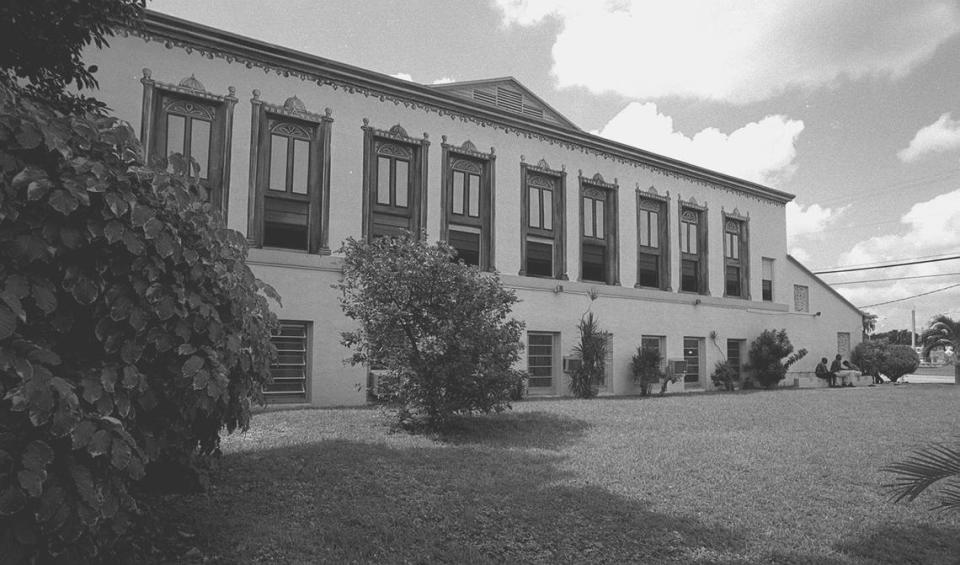 A photo of Masjid Al-Ansar published by the Miami Herald in 1994. 