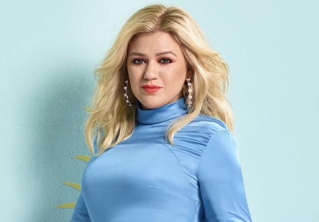 Kelly Clarkson said people showed her magazines with naked women