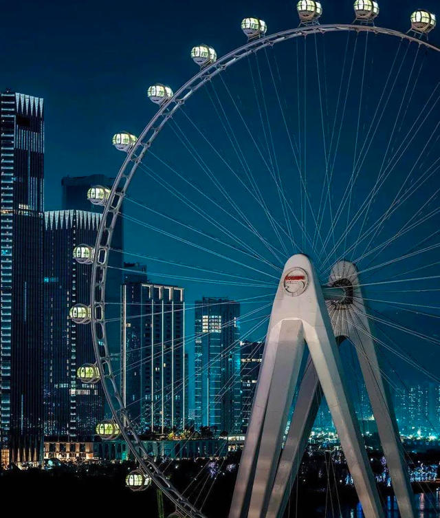 The World's Largest Indoor Ferris Wheel - WorldAtlas