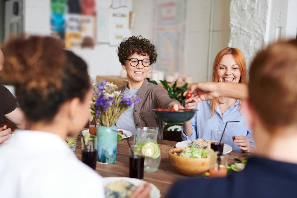 Mitbewohner zu haben, kann manchmal anstrengend sein. Elisa hat aber 15 davon und kann sich nichts Schöneres vorstellen (Symbolbild). - Copyright:  fauxels / Pexels