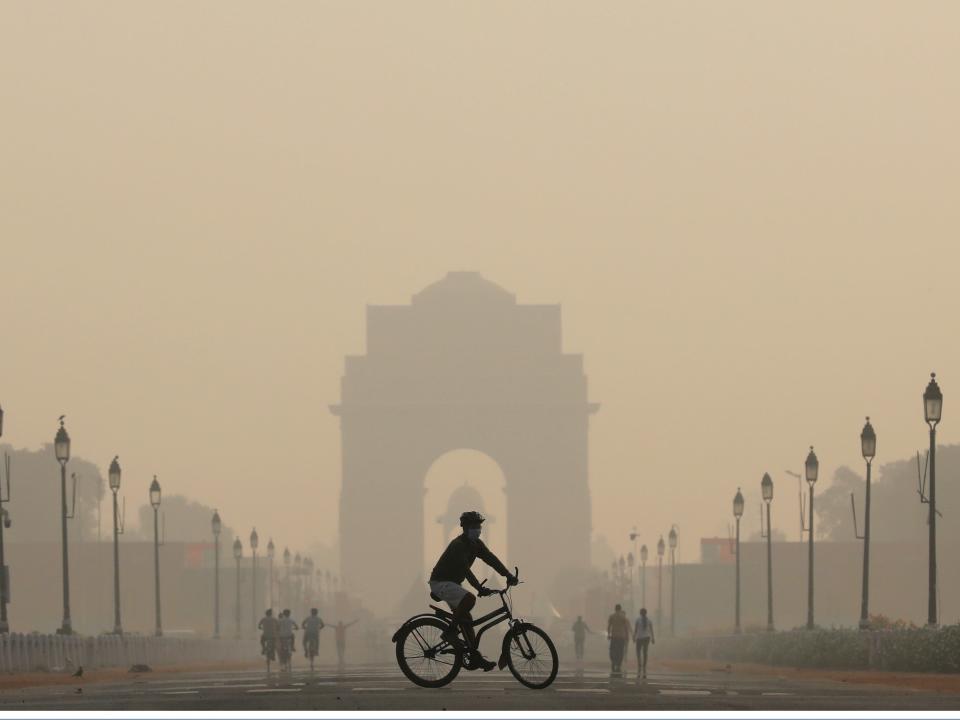 Pollution coronavirus India Gate war memorial New Delhi, India