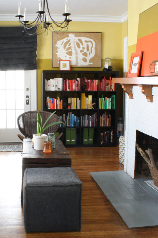 Is it practical to organize your home library by color?<p>Emily Fazio</p>