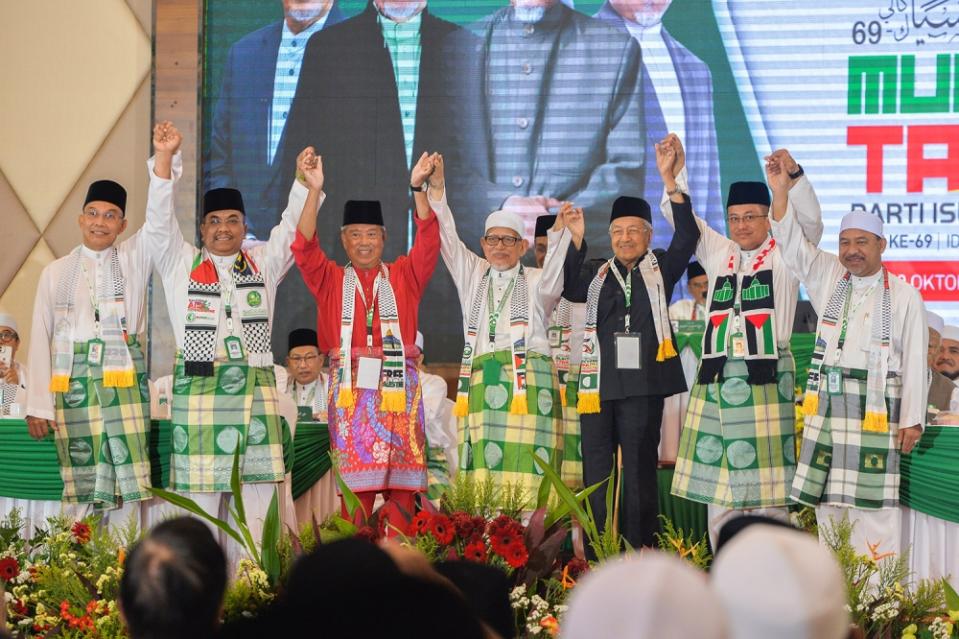 PAS president Tan Sri Abdul Hadi Awang (centre) with his Bersatu counterpart Tan Sri Muhyiddin Yassin (centre left), Tun Dr Mahathir Mohamad (centre right) were seen together at the 69th PAS Muktamar in Shah Alam October 20, 2023. — Picture by Miera Zulyana