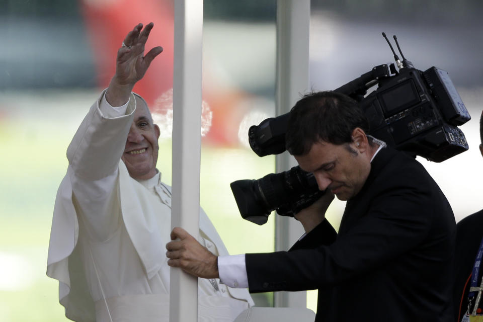 FOTOS: El Papa Francisco llega a Colombia para sanar heridas