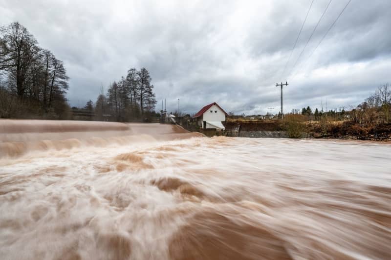 Heavy rains raised the level of the Elbe River in Vestrev. Taneèek David/CTK/dpa