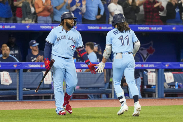 Gausman matches career high with 13 Ks, Blue Jays hit 3 homers to