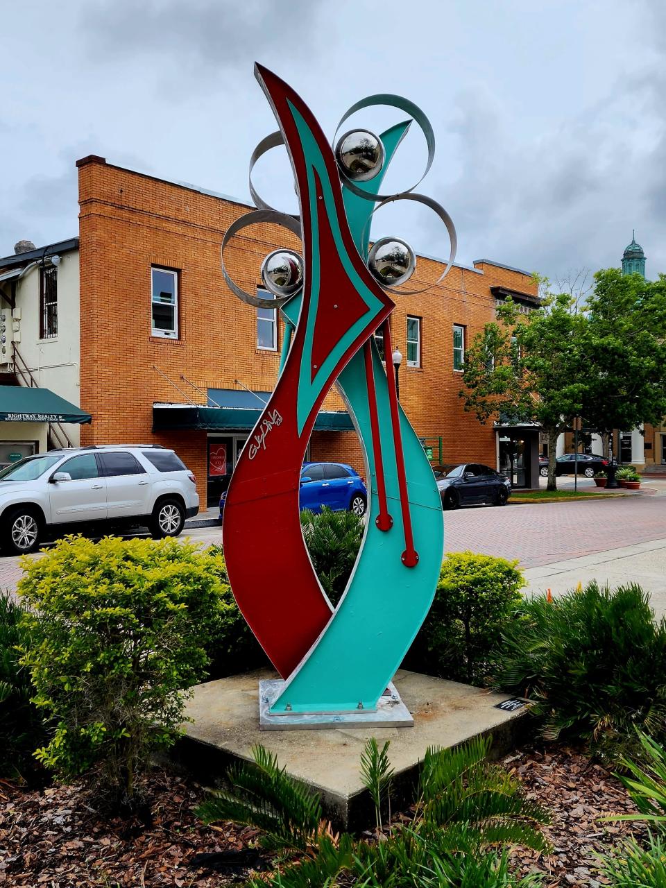"Twin Souls," an aluminum and stainless steel piece by Gus and Lina Ocamposilva, of Oldsmar, is pictured here off East Indiana Avenue between North Woodland Boulevard and North Alabama Avenue.