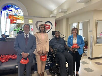 (L-R) Fairfield Mayor William Galese; Spokesperson Suburban Propane, Nandini Sankara; Advocate, Eric Le Grand; CEO of the American Red Cross New Jersey Region, Rosie Taravella. 
Suburban Propane Partners, L.P. today teamed up with the American Red Cross and athlete-activist-entrepreneur, Eric LeGrand, to boost awareness for sickle cell disease in the Company’s home state of New Jersey. The event took place at the Northern New Jersey location of the American Red Cross in Fairfield.