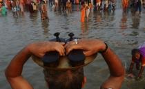 <p>Hindu devotees take a holy dip and perform rituals at Gangasagar Island, around 150 km south of Kolkata on January 15, 2016. </p>