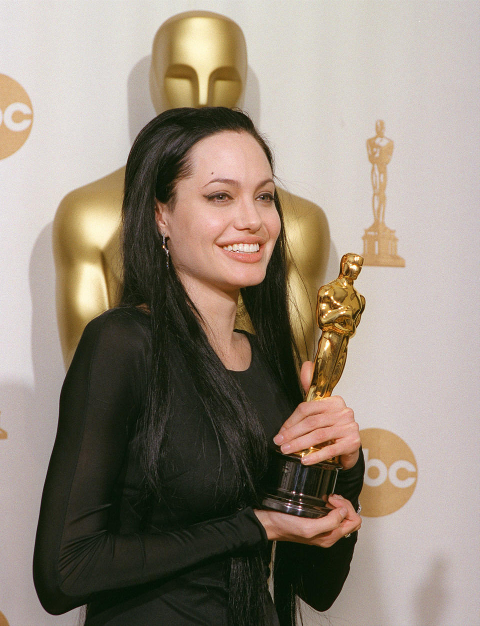 387049 13: Recipient of the Best Supporting Actress Award, Angelina Jolie, poses backstage at the 72nd Annual Academy Awards March 26, 2000 in Los Angeles. (Photo HO/AMPAS)
