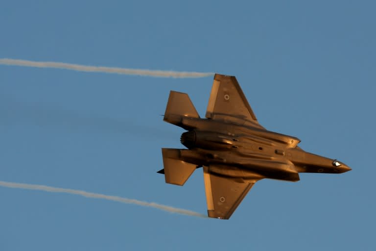 Un avión de combate israelí F-35 Lightning II, en acción durante una ceremonia de graduación de pilotos de las Fuerzas Aéreas, en la base de Hatzerim, en el desierto de Negev, el 29 de junio de 2023 (Jack Guez)