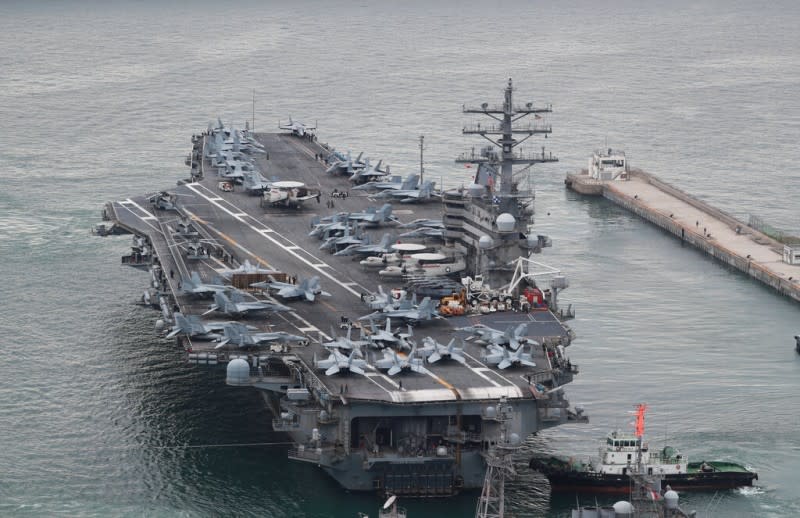 2022年9月26日，離開釜山港的美軍「雷根號」核動力潛艦。（美聯社）