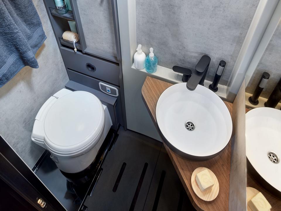 NIESMANN+BISCHOFF iSmove spacious bathroom