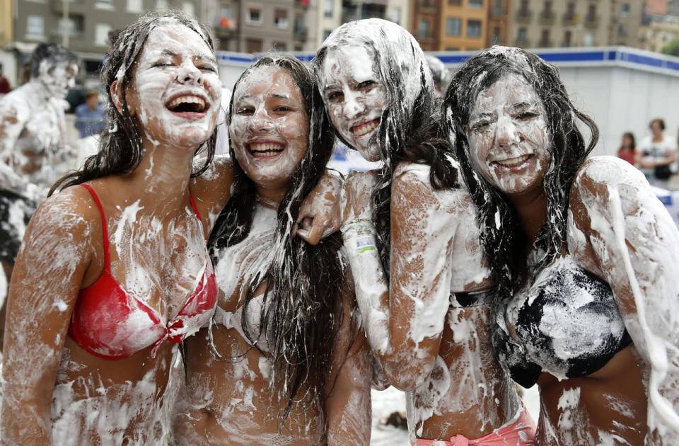 Meringue Fight in Spain