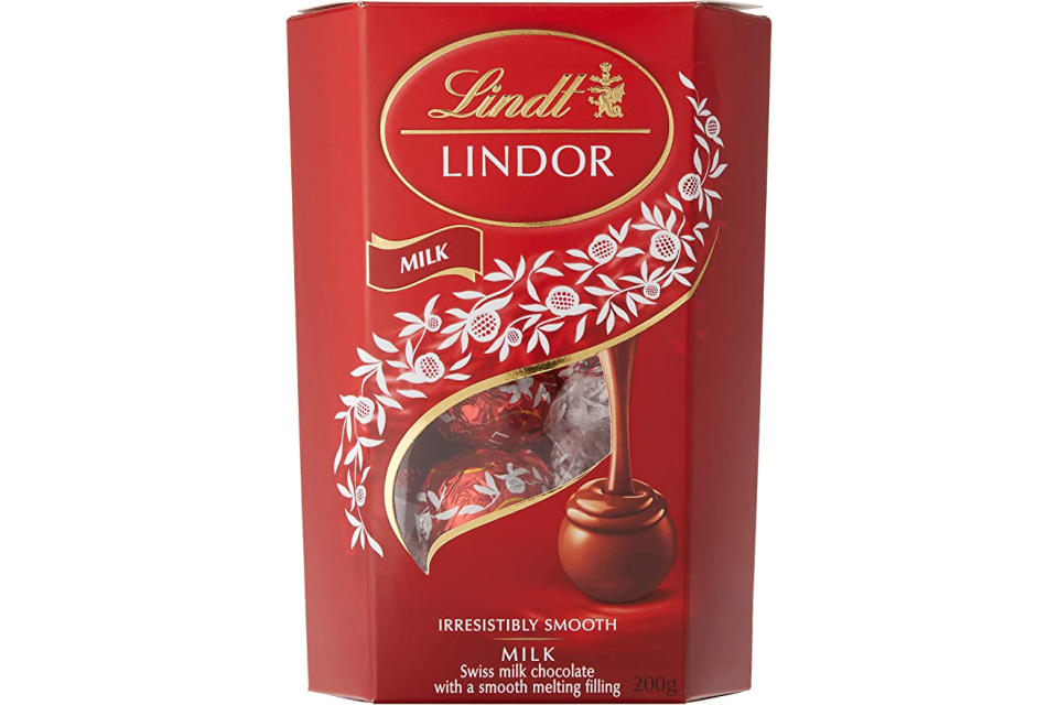 Lindt Lindor Cornet, Milk Chocolate, 200g. (Photo: Amazon SG)