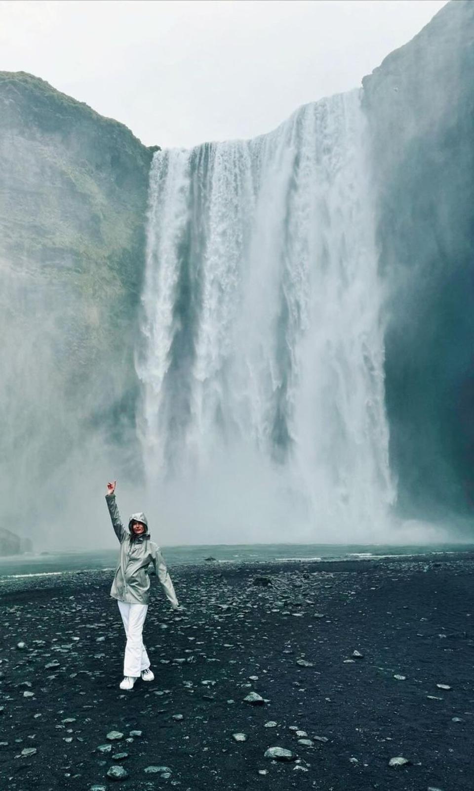 La modelo brasileña Alessandra Ambrosio en Islandia