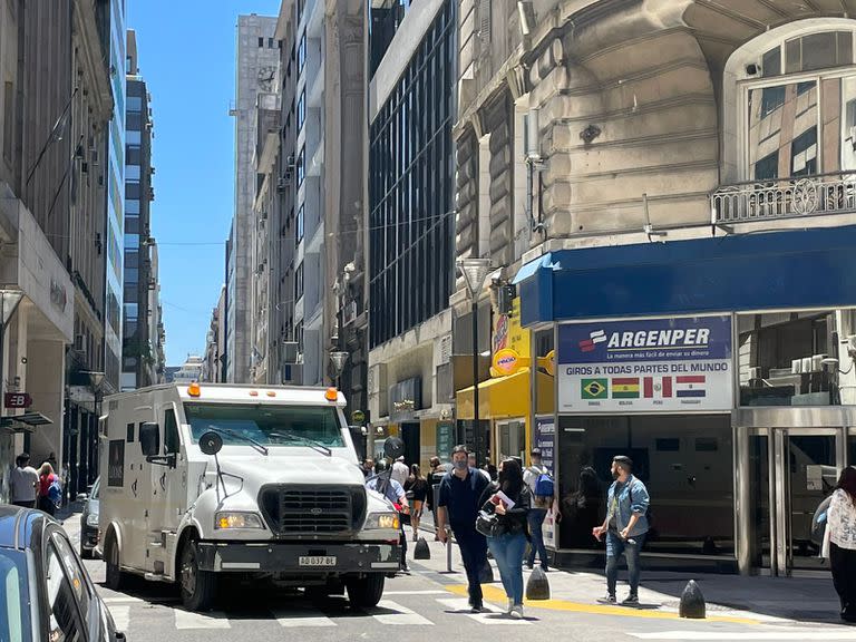 La deuda del Estado con el sistema financiero es la contracara del dinero de los depositantes. Un eventual golpe a los primeros llegaría a quienes tienen sus ahorros en los bancos.