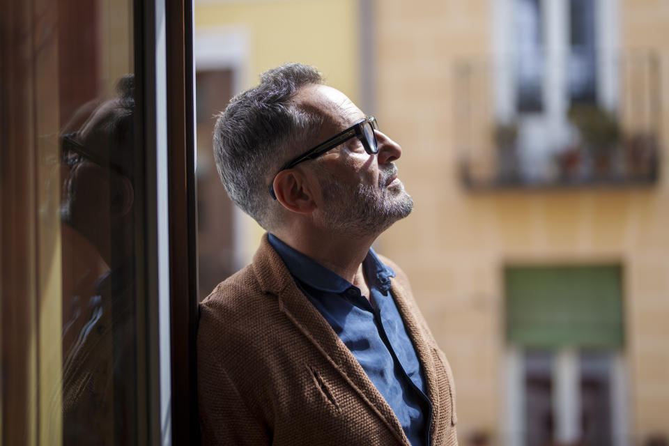 El cantante uruguayo Jorge Drexler posa durante una entrevista con The Associated Press en Madrid, España, el miércoles 3 de abril de 2024. (Foto AP/Manu Fernández)