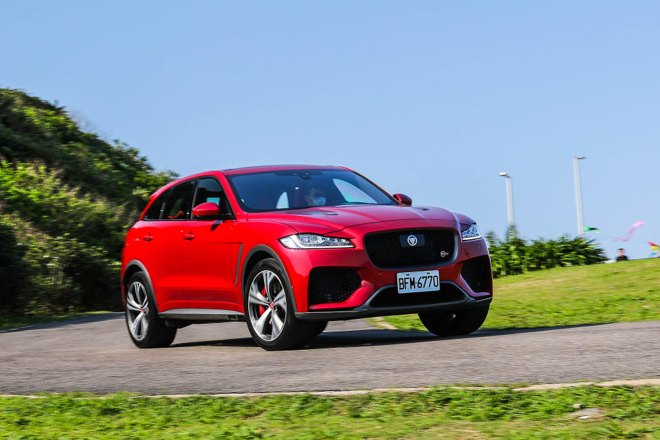 F-Pace SVR 在熱血駕馭與行路質感之間取得了不錯的平衡。