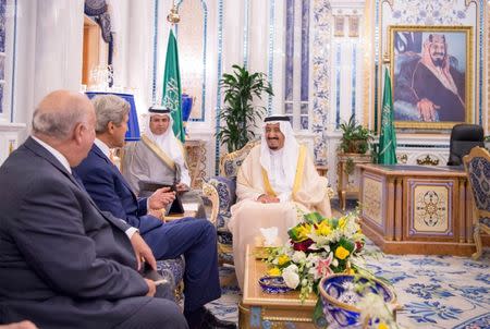 Saudi King Salman (R) meets U.S. Secretary of State John Kerry (2nd L) in Jeddah, Saudi Arabia August 25, 2016. Saudi Press Agency/Handout via REUTERS