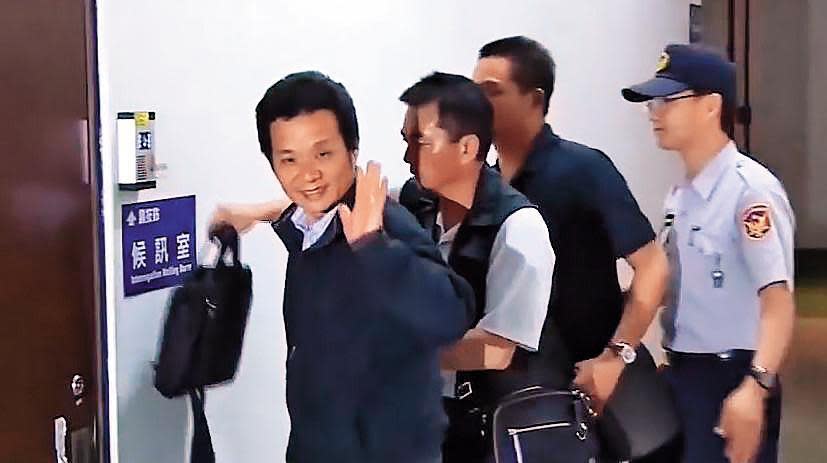 王焜弘（左）原遭判無期徒刑，後與死者家屬以2,500萬元和解，改判15年半定讞。（翻攝畫面）